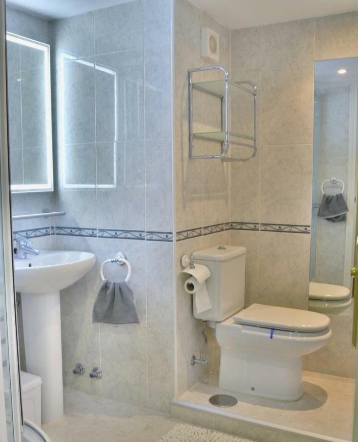 Seafront Luxury Studio In Las Palmeras Hotel 푸엔히롤라 외부 사진